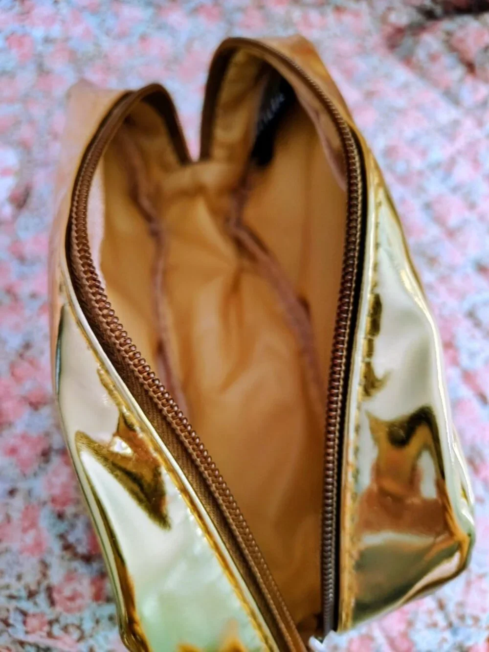 NWOT Gold Metallic Makeup Zipper, Beauty Brands